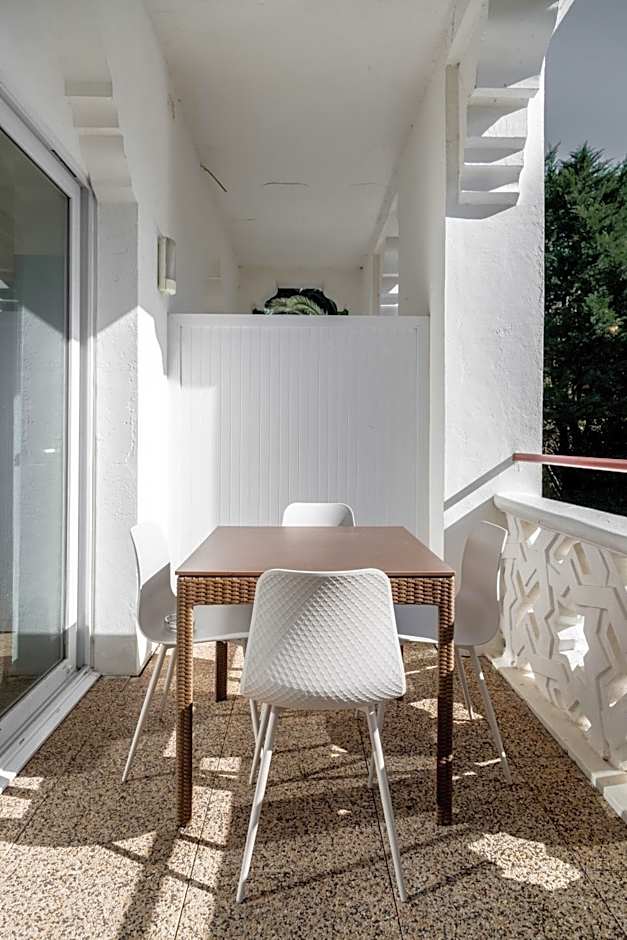 Résidence Château d'Acotz - Appartements avec piscine à 300m des Plages & Océan