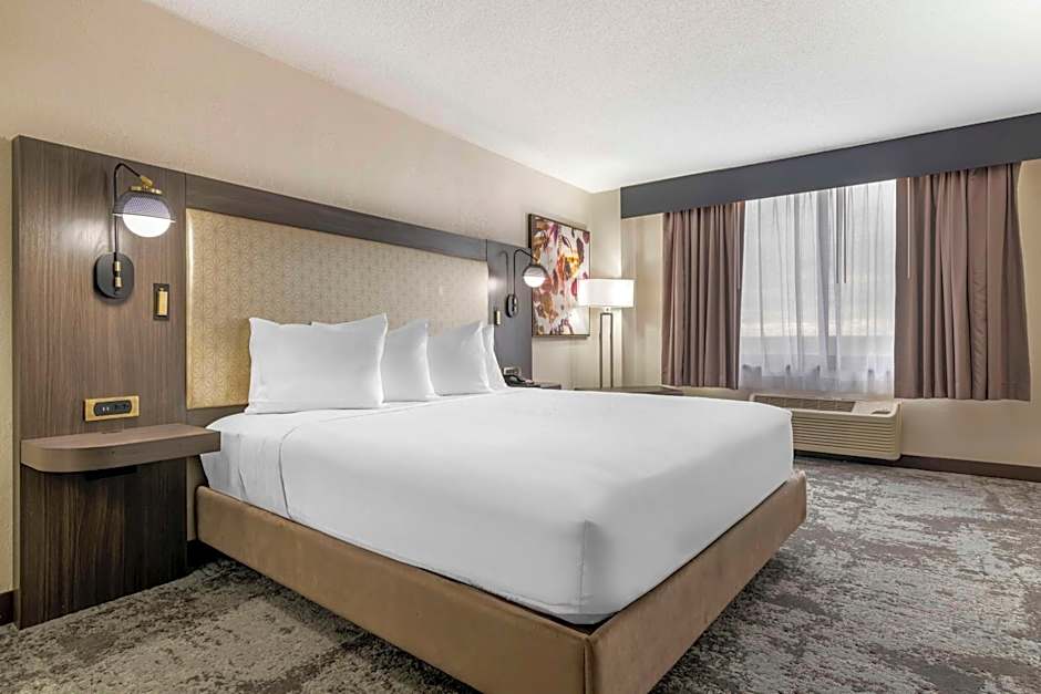 Brooklyn Center Hotel & Conference Center