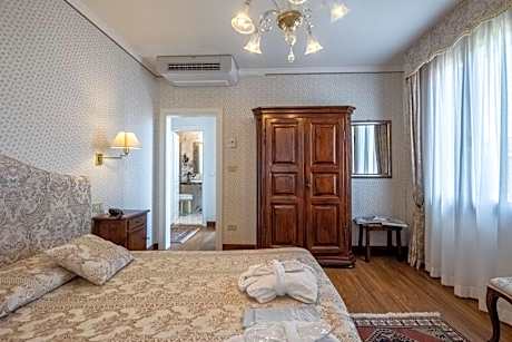 Deluxe Double Room with Terrace