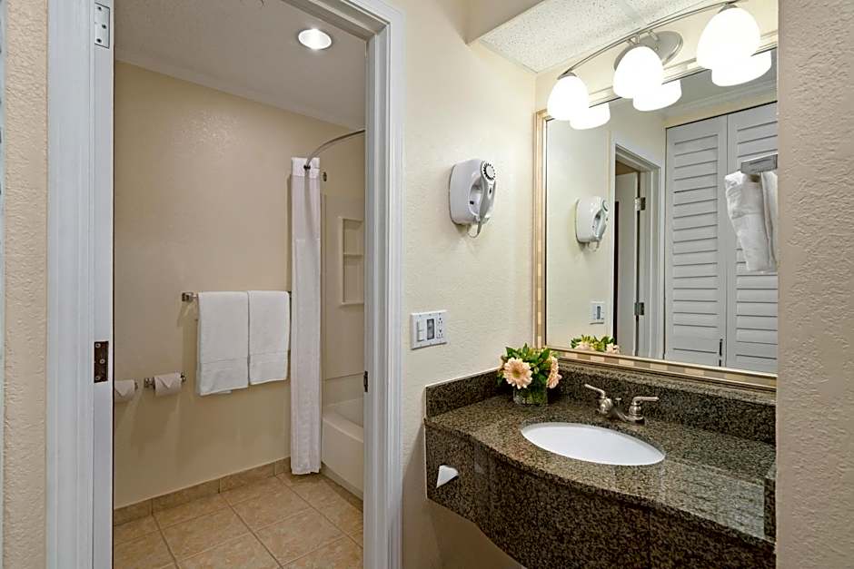 Comfort Suites Paradise Island