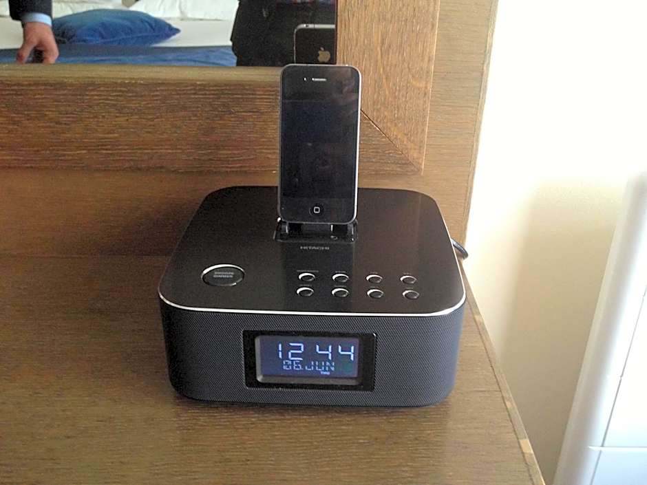 Westside Arc De Triomphe Hotel