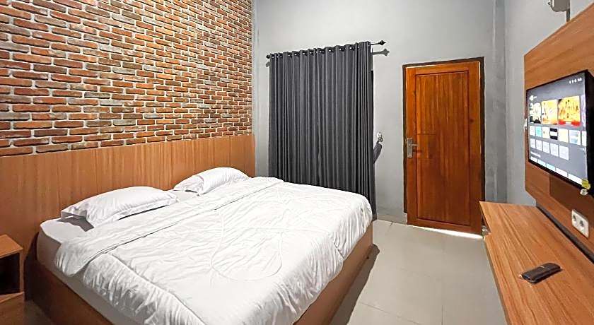 RedDoorz Plus @ New Favour Hotel Gunung Dempo