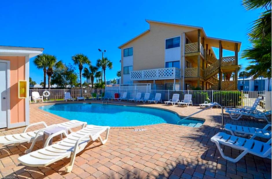Beach Place Seconds to Beach 23