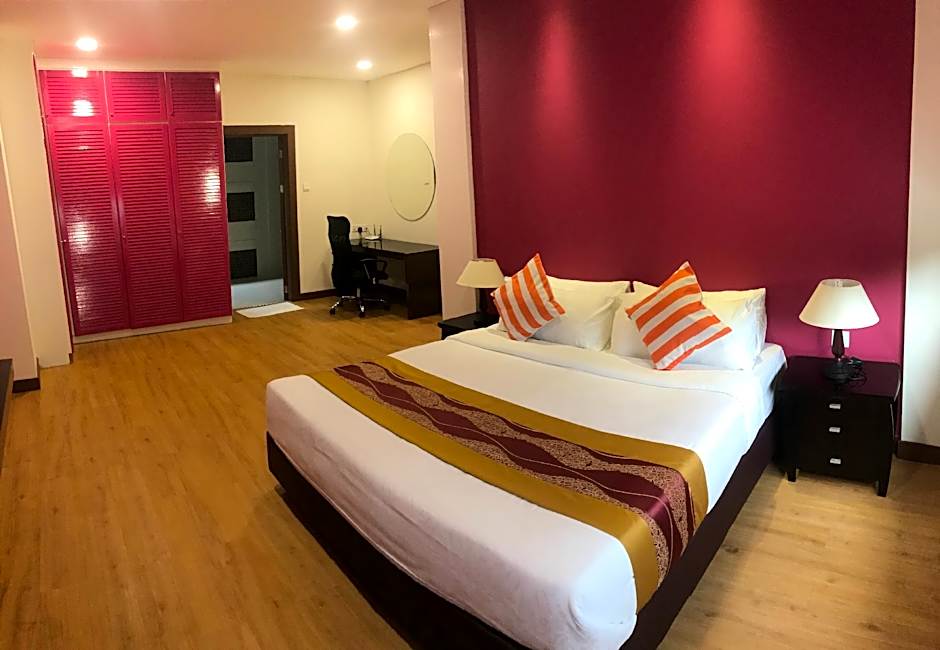 Rimbun Suites & Residences