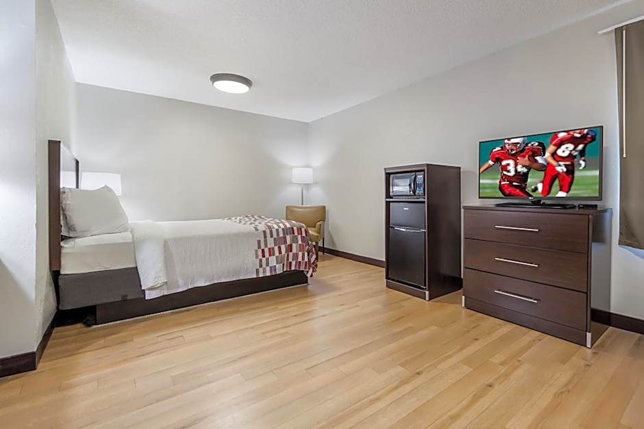 Red Roof Inn & Suites Omaha - Council Bluffs
