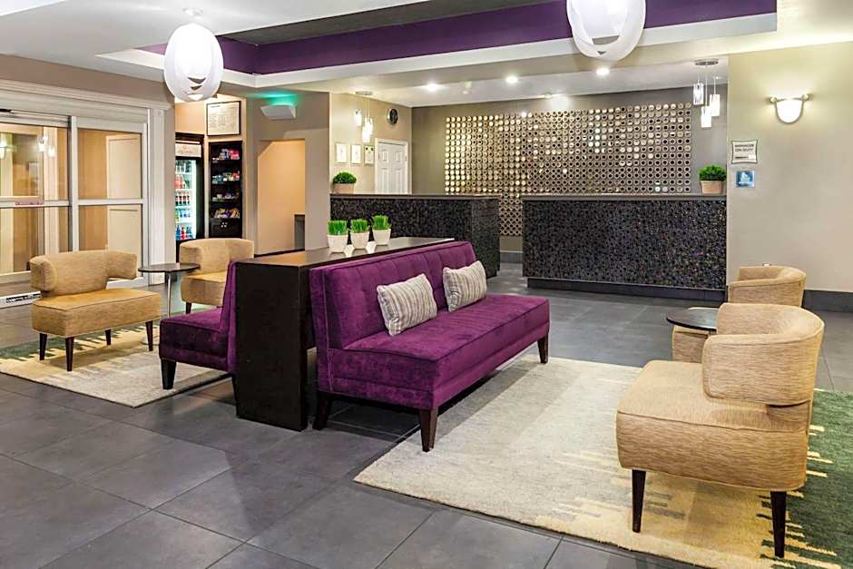 La Quinta Inn & Suites by Wyndham Laredo Airport