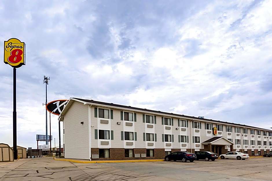 Super 8 by Wyndham Hays KS