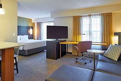 King Studio with Sofa Bed - Hearing Accessible