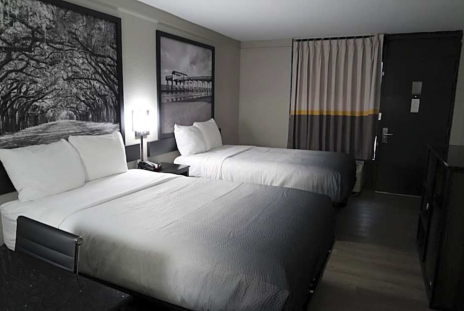 Super 8 by Wyndham Savannah