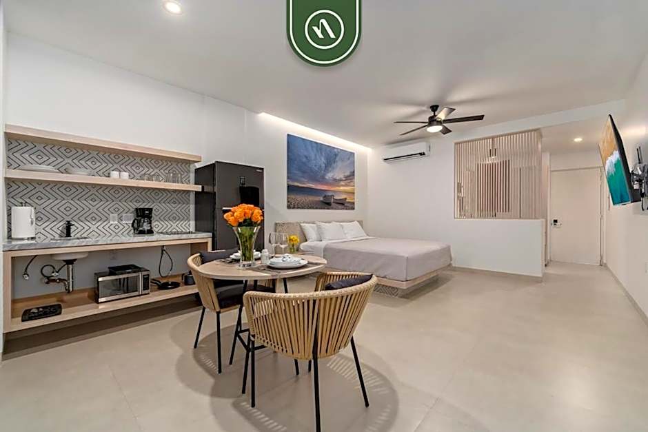 Amazing 2BR Condo with Terrace Overlooking the Marina