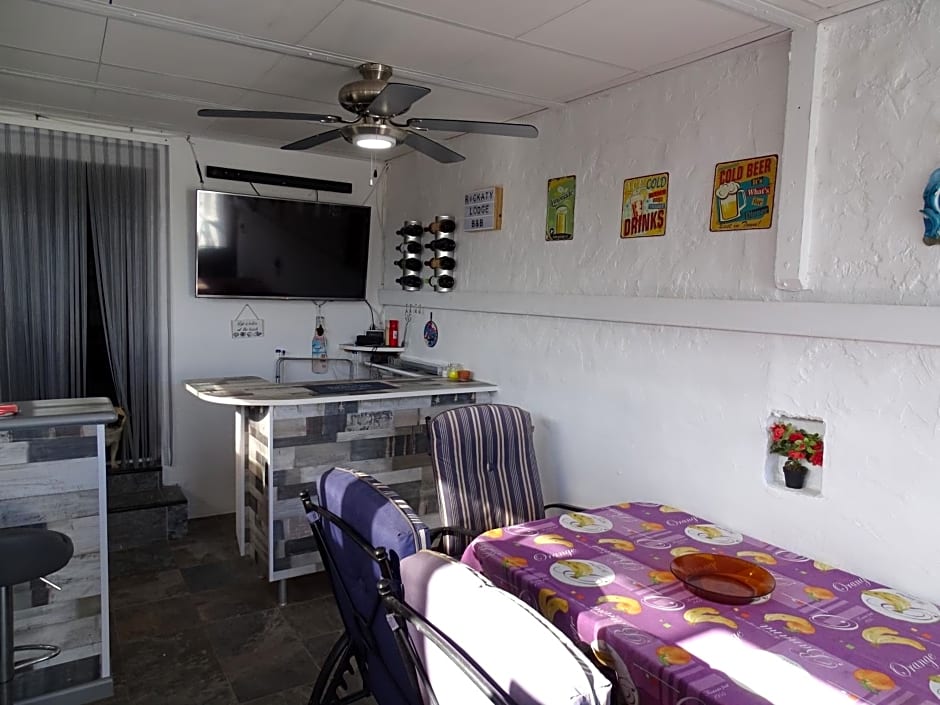 Rickaty Lodge Bed and Breakfast, Airport Hotel, Hotel de aeropuerto, Las Palmas Airport, Gran Canaria Airport, LPA, Spain