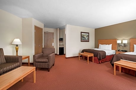2 Queen Beds, Suite, Non-Smoking