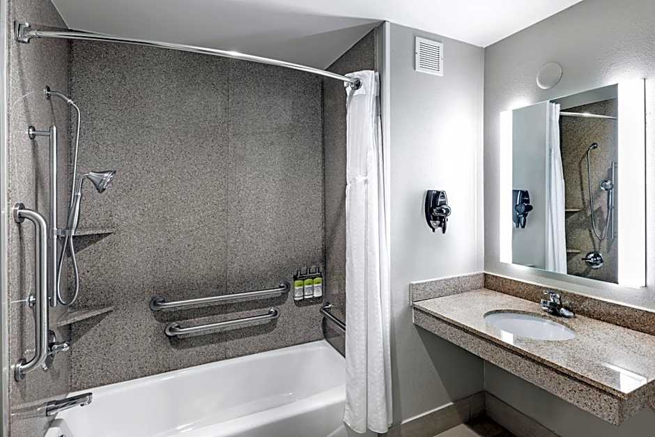 Holiday Inn Express Hotel & Suites Pryor By IHG