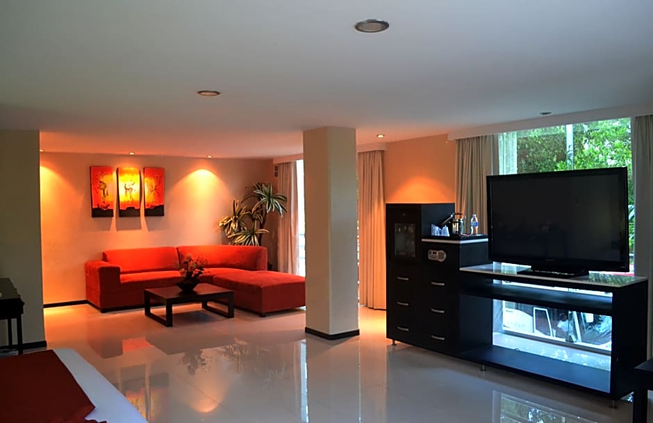 Photo 1 of 4 of Standard Suite