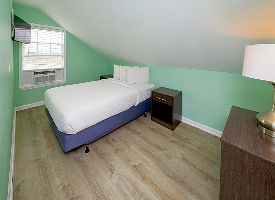 Photo 1 of 7 of 3 Bedroom Suite