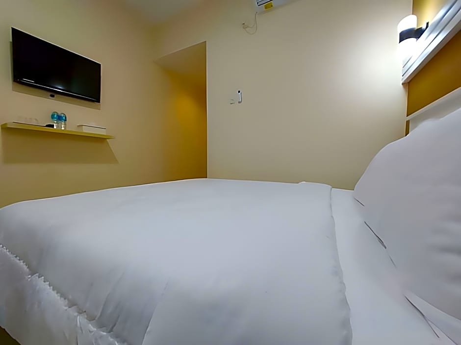 Rons City Hotel near Simpang Lima Semarang Mitra RedDoorz