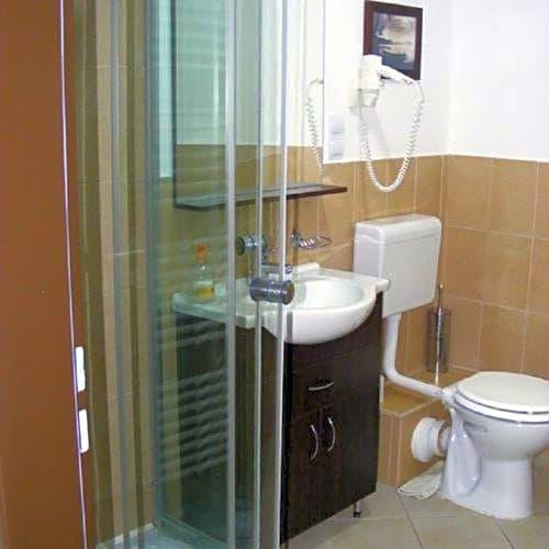 Viktor Bor- és Vendégház****