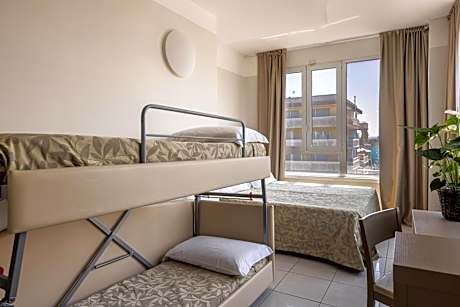 Deluxe Triple Room with Sea View