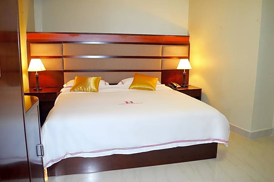 Hillside Plaza Hotel