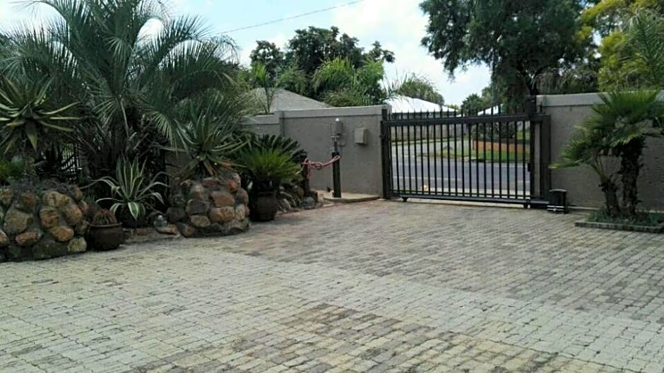 Nkwasi Lodge – Parys, CA