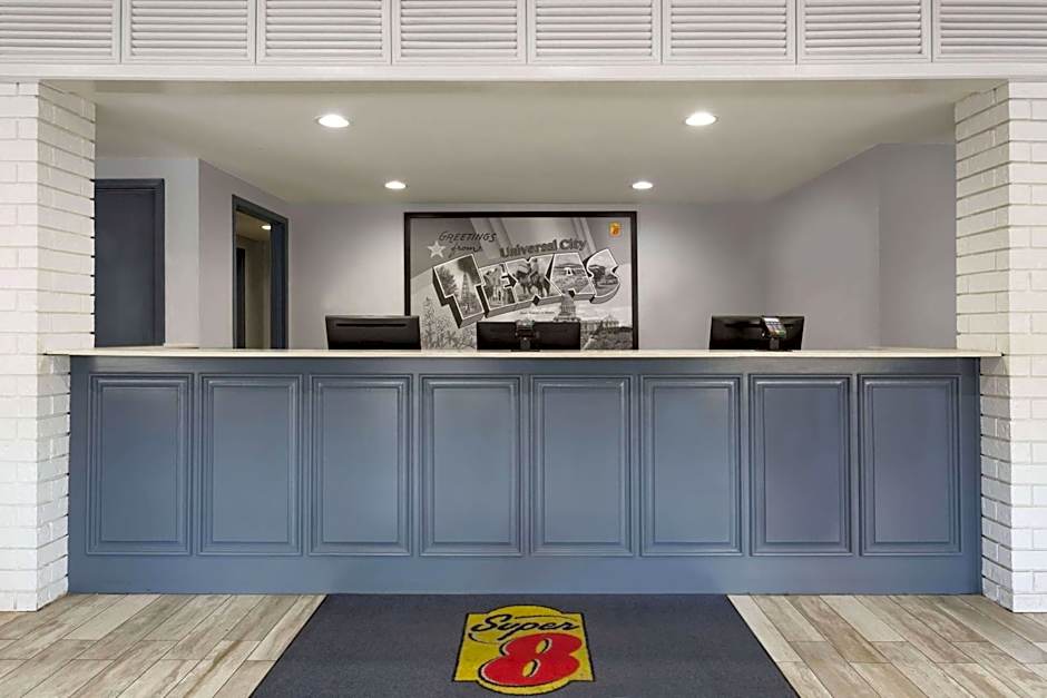 Super 8 by Wyndham Universal City