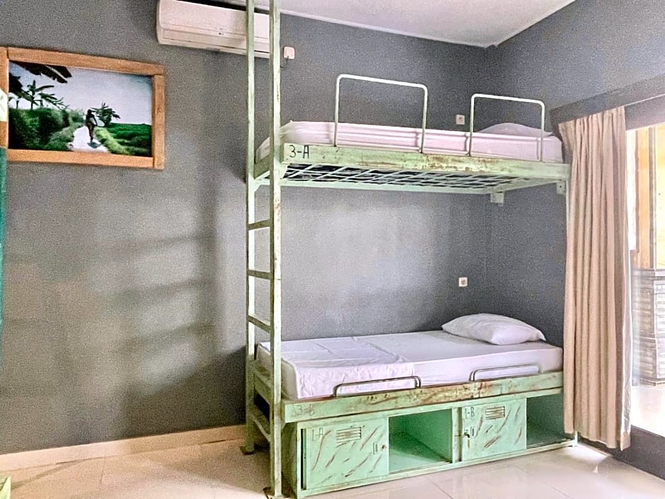SURFERS HOUSE Batu Bolong - Adults only
