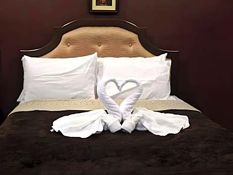 Junior Suite Queen Bed