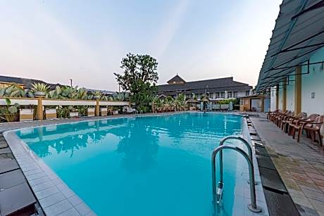 Urbanview Hotel Crown Tasikmalaya by RedDoorz