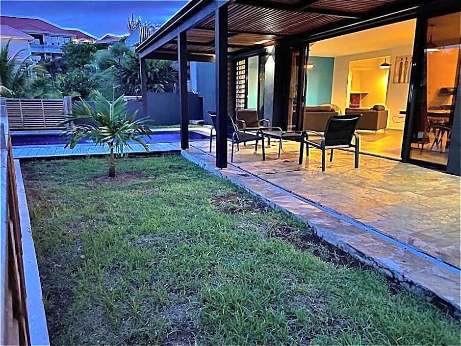 Villa Passion Cannelle de standing avec sa piscine vue mer