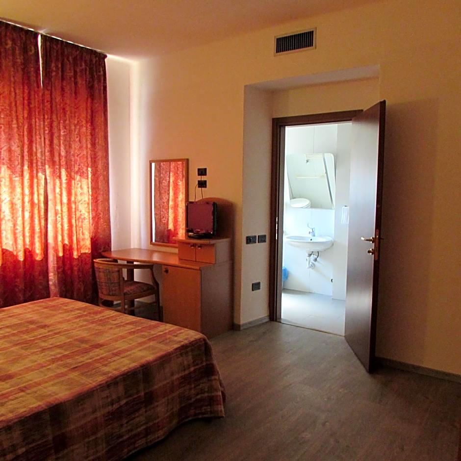 Hotel Alpi Del Mare