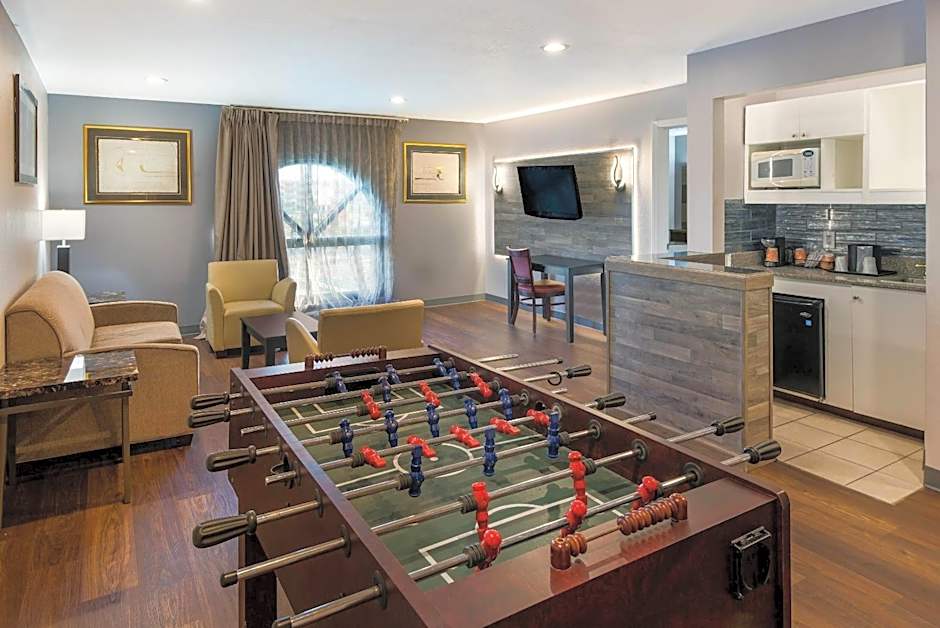 Quality Inn & Suites Cincinnati I-275