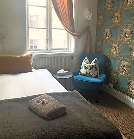 Single Room with Shared Bathroom