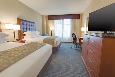 Deluxe Queen Room with Two Queen Beds - Accessible, Tub