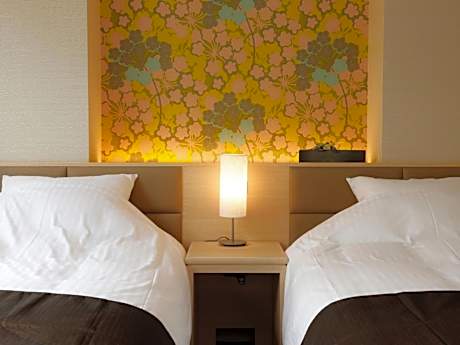 Twin Room with Shared Bathroom
