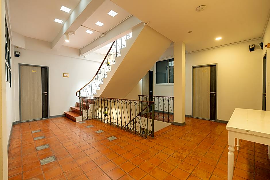 Ratchadamnoen Residence by ZUZU