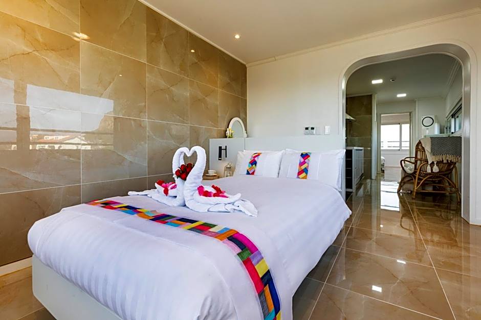 2 Bedroom Suite — 15 fotoğraftan 1. fotoğraf