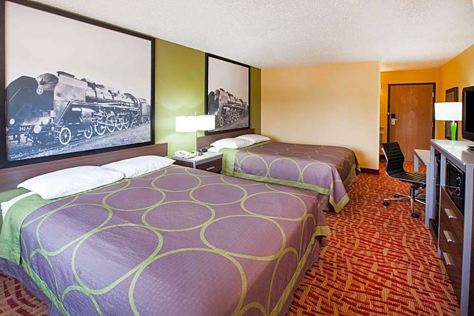 Super 8 by Wyndham Van Buren/Ft. Smith Area