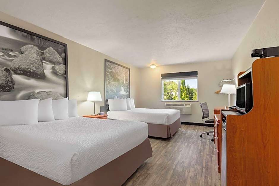 Super 8 by Wyndham Roseburg