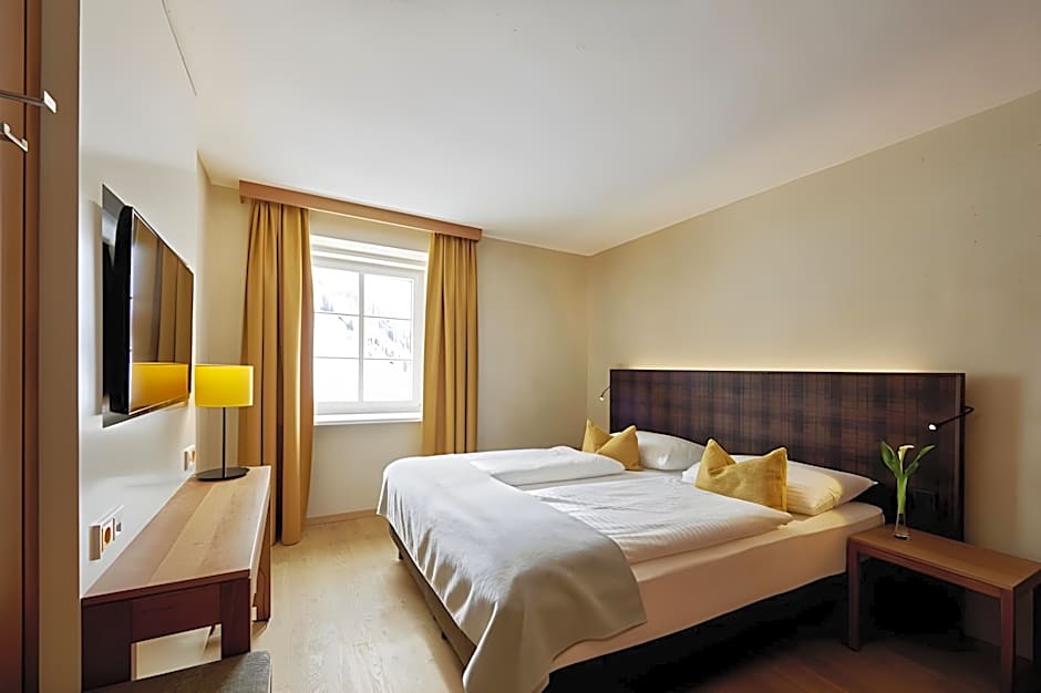 Photo 1 of 2 of Suite