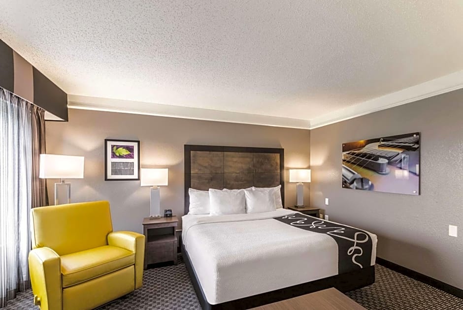 La Quinta Inn & Suites by Wyndham Austin at The Domain