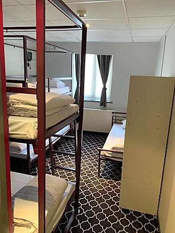 5-Bed Private Room Ensuite