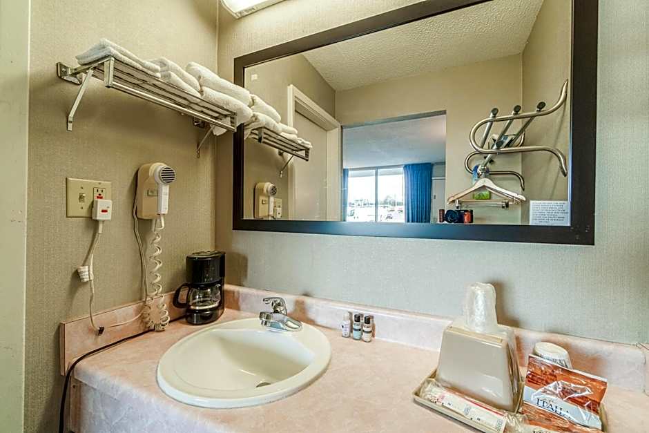 Ozark Junction mountain view by OYO