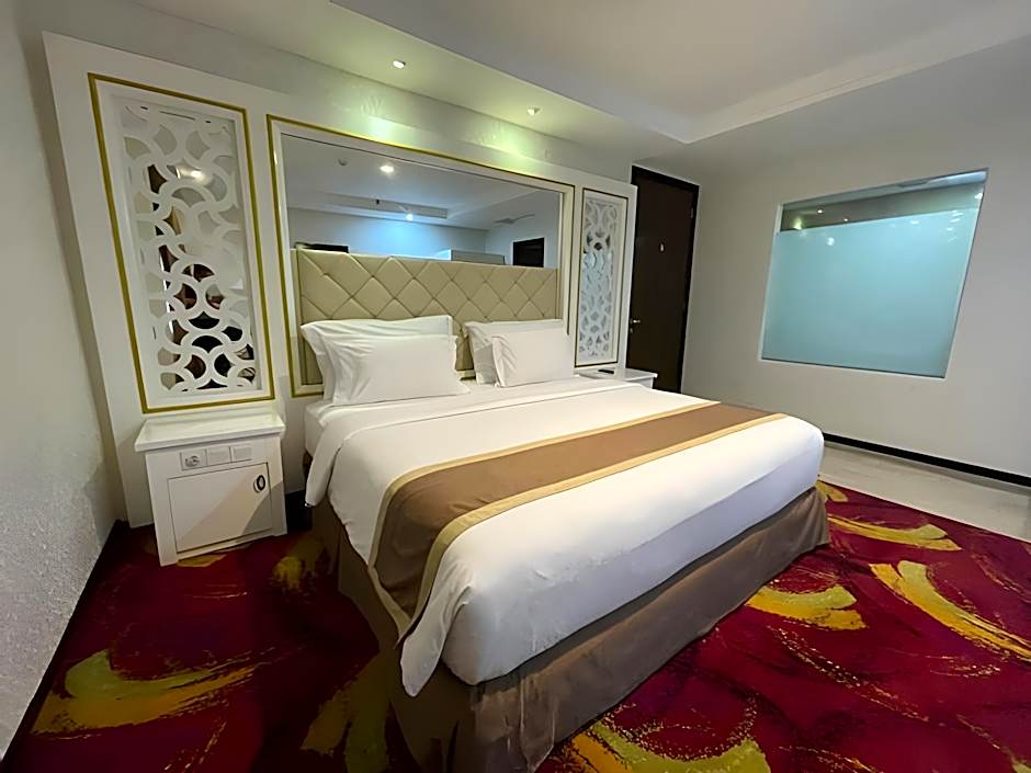 Travellers Hotel Phinisi