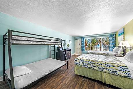 Double Room with Bunk Bed - Gulf Side