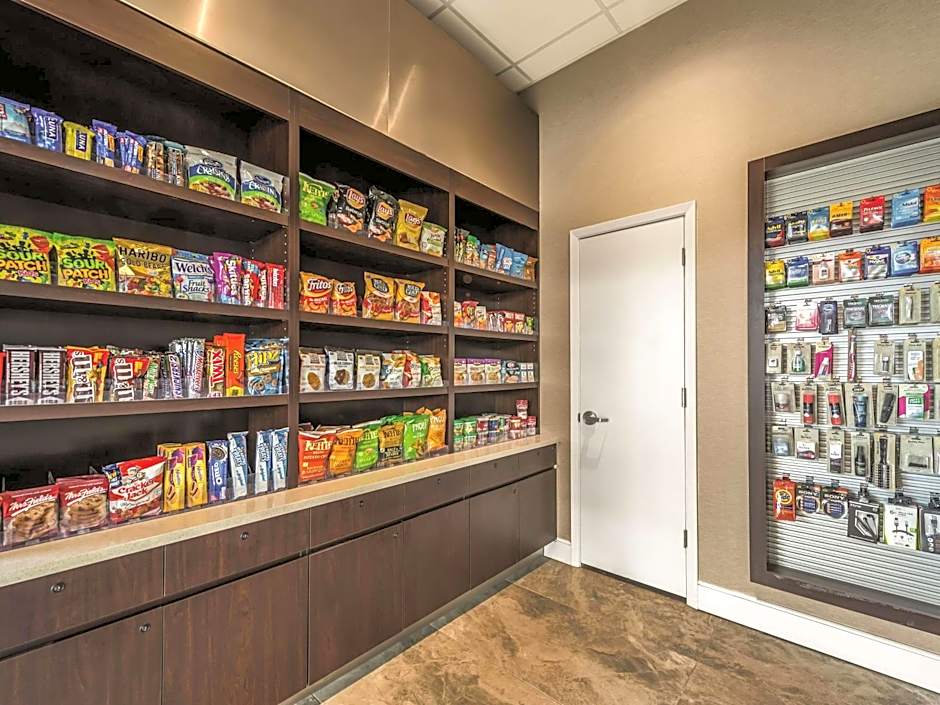 La Quinta Inn & Suites by Wyndham Cincinnati Sharonville