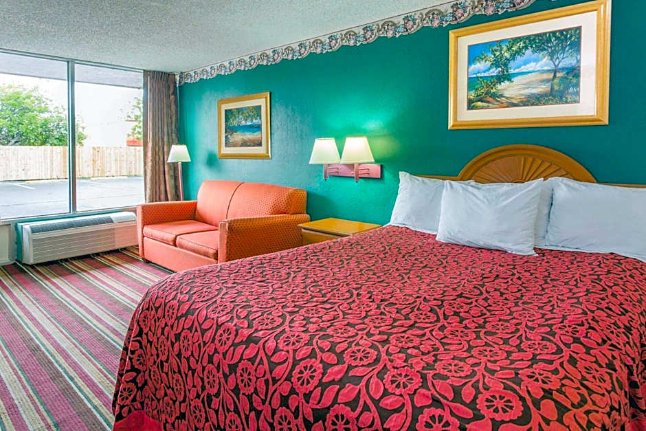 Days Inn by Wyndham Fort Myers