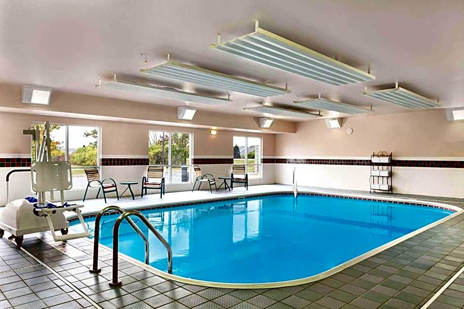 Country Inn & Suites by Radisson, Marion, OH