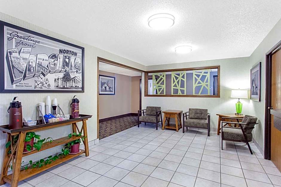 Super 8 by Wyndham Norton VA