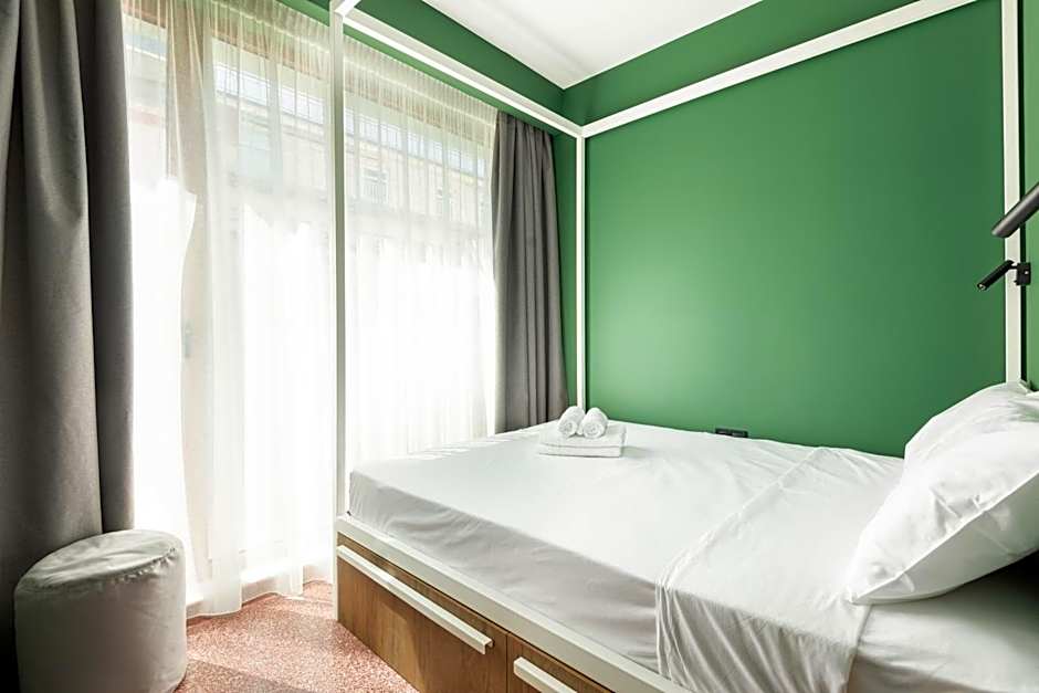 Zeus is Loose Hostel