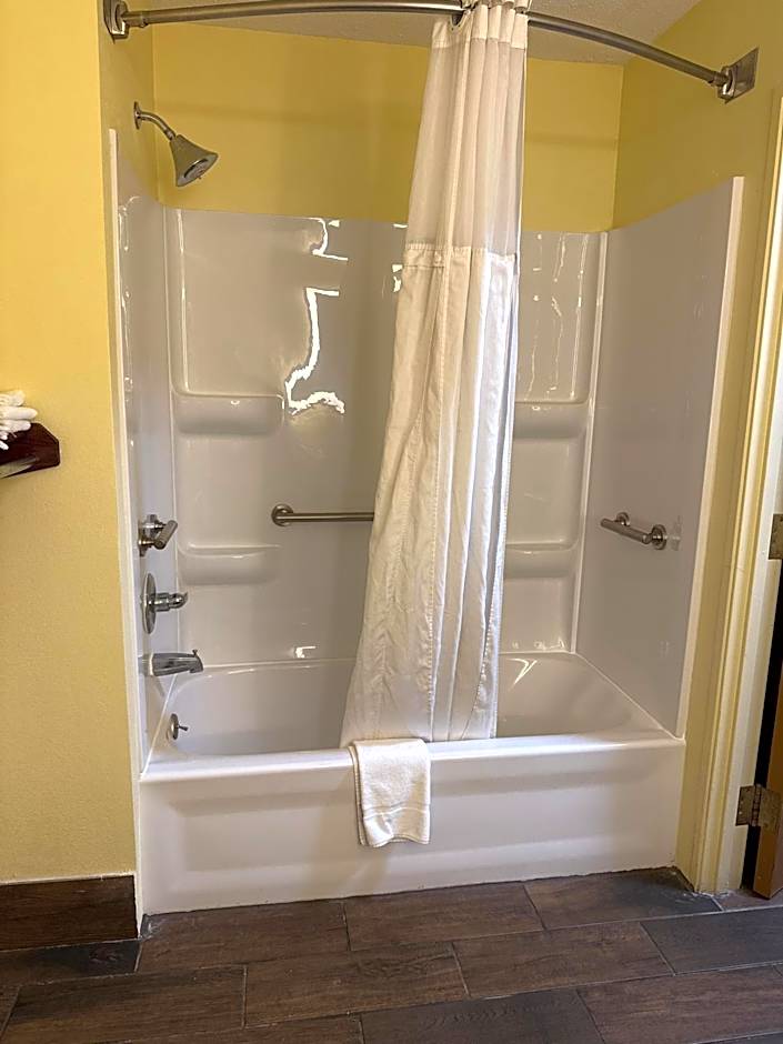 Baymont by Wyndham Mishawaka South Bend Area
